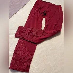 PINK maroon crop length leggings with cutout bottom, size medium